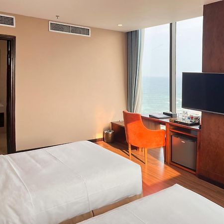 Yarra Ocean Suites Danang Екстериор снимка