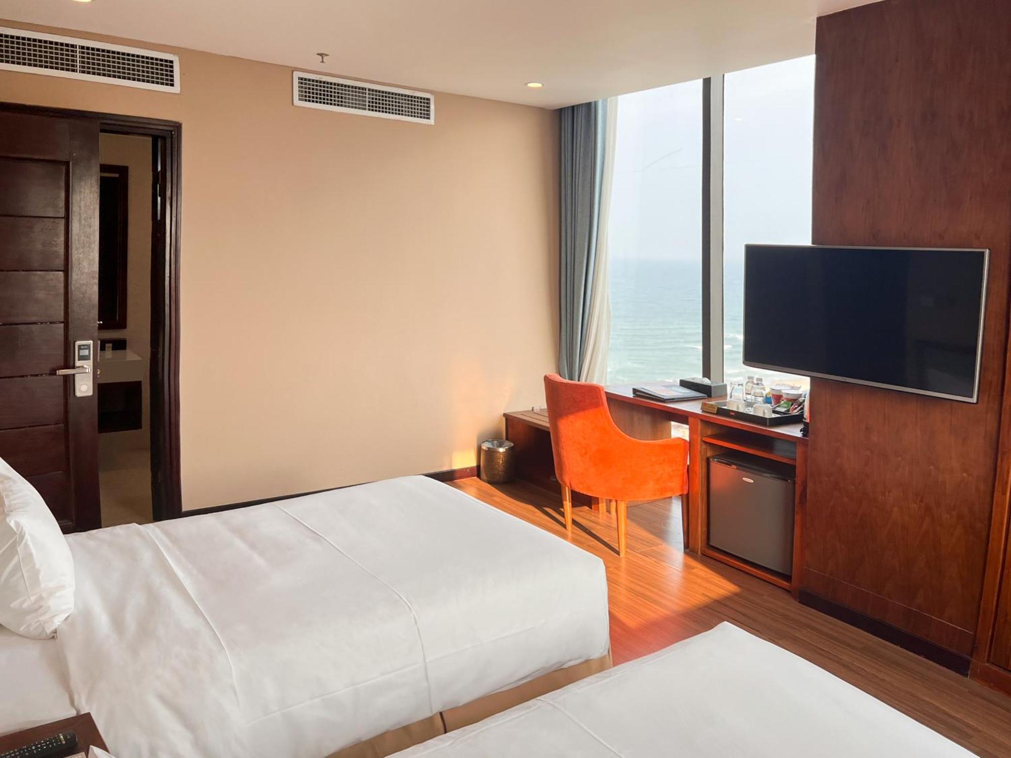 Yarra Ocean Suites Danang Екстериор снимка