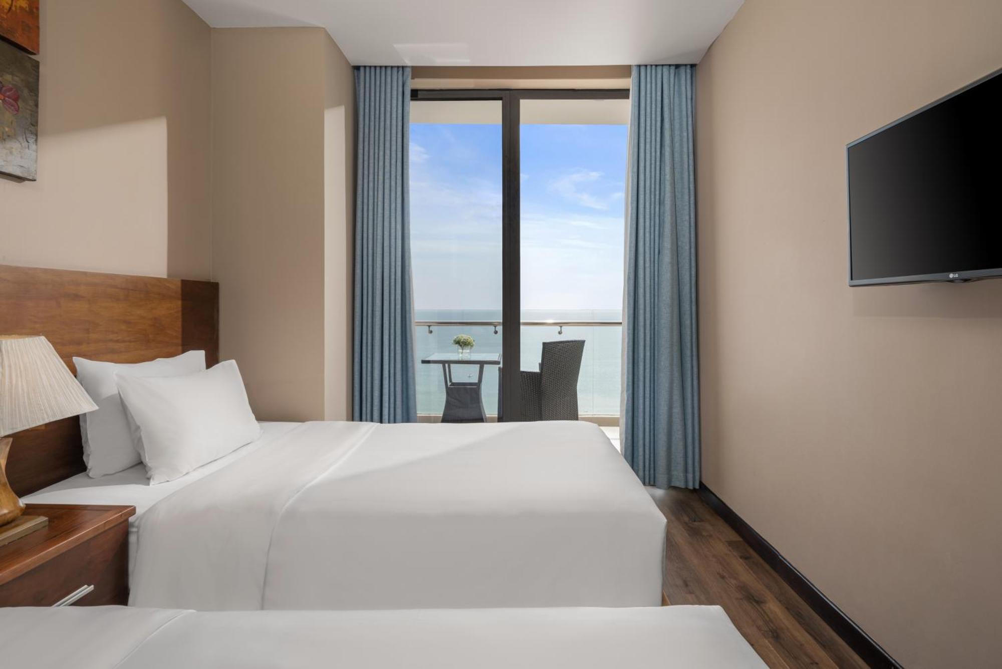 Yarra Ocean Suites Danang Екстериор снимка