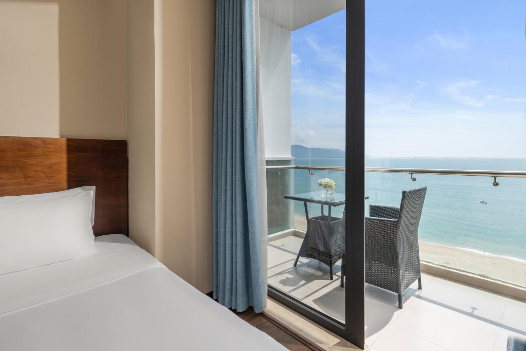 Yarra Ocean Suites Danang Екстериор снимка