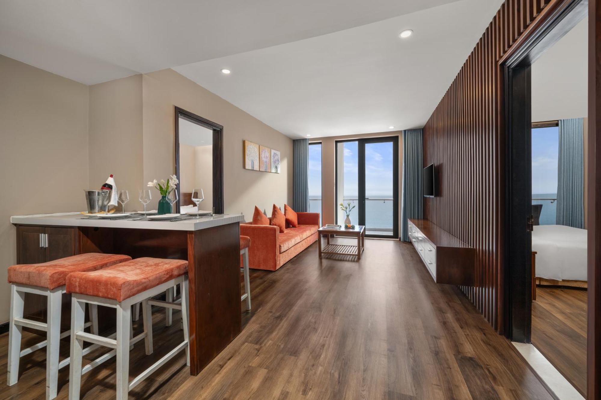 Yarra Ocean Suites Danang Екстериор снимка