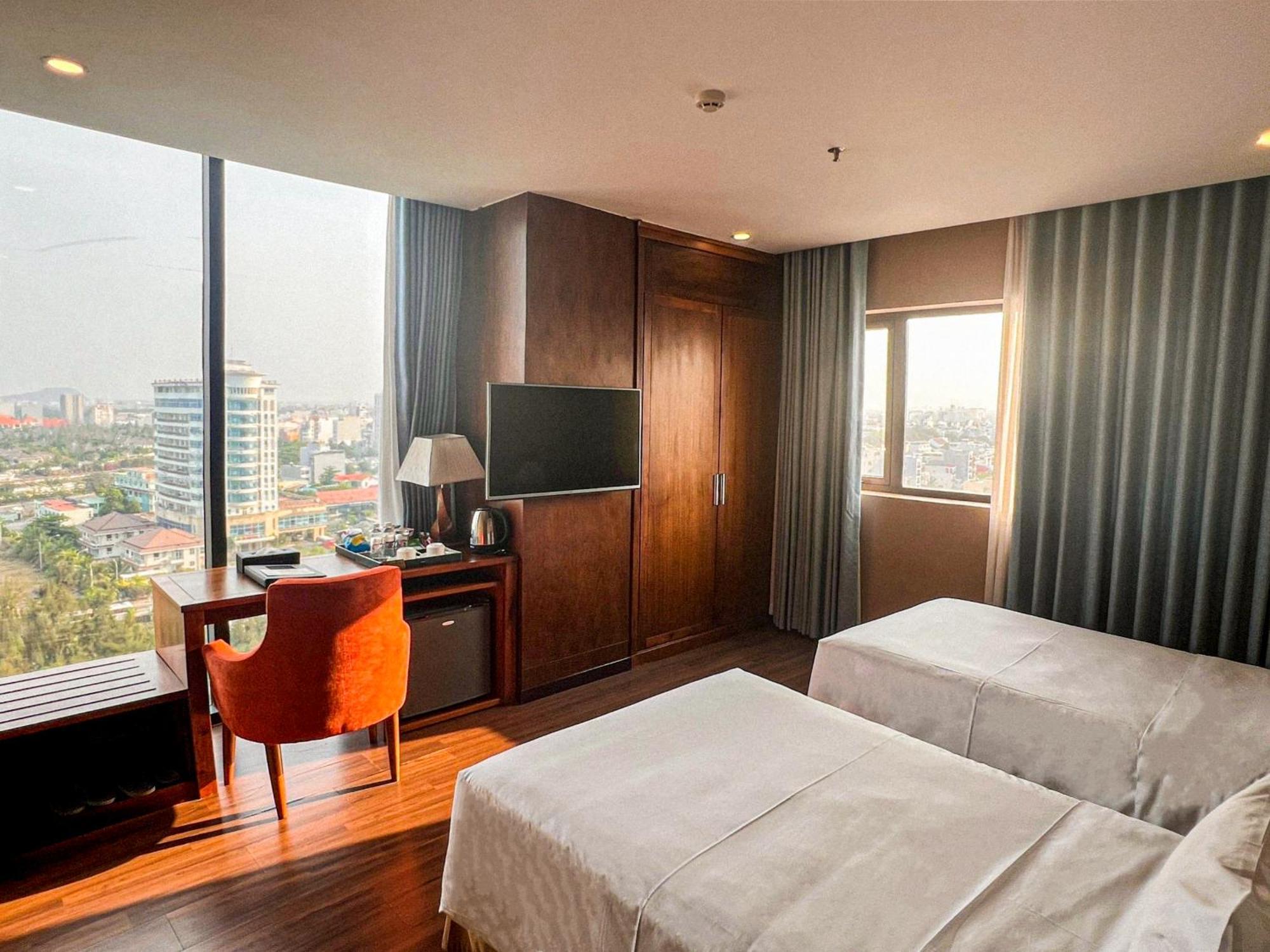 Yarra Ocean Suites Danang Екстериор снимка